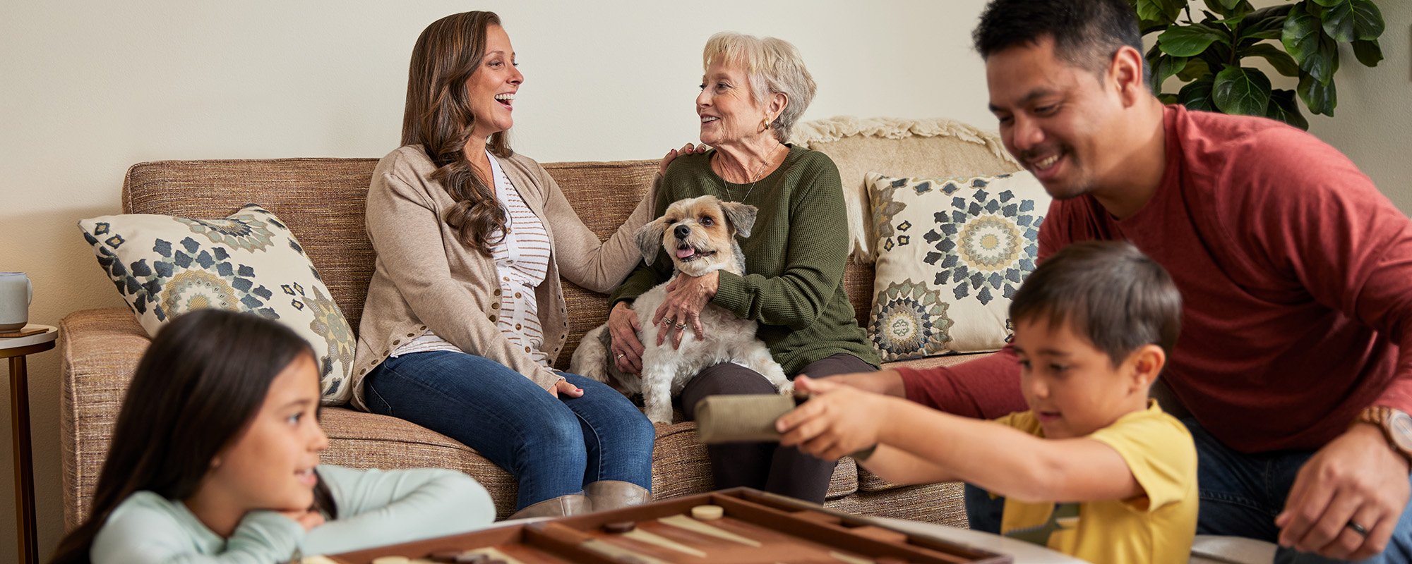 The Springs at Carman Oaks_Lake_Oswego_Oregon_Senior_retirment_living_header_living_room