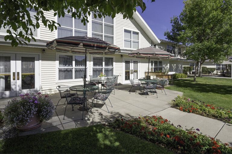 External courtyard at the Grand Park community