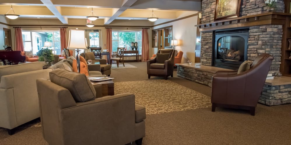 Common great room and lounge area at The Springs at Wilsonville in Wilsonville, Oregon