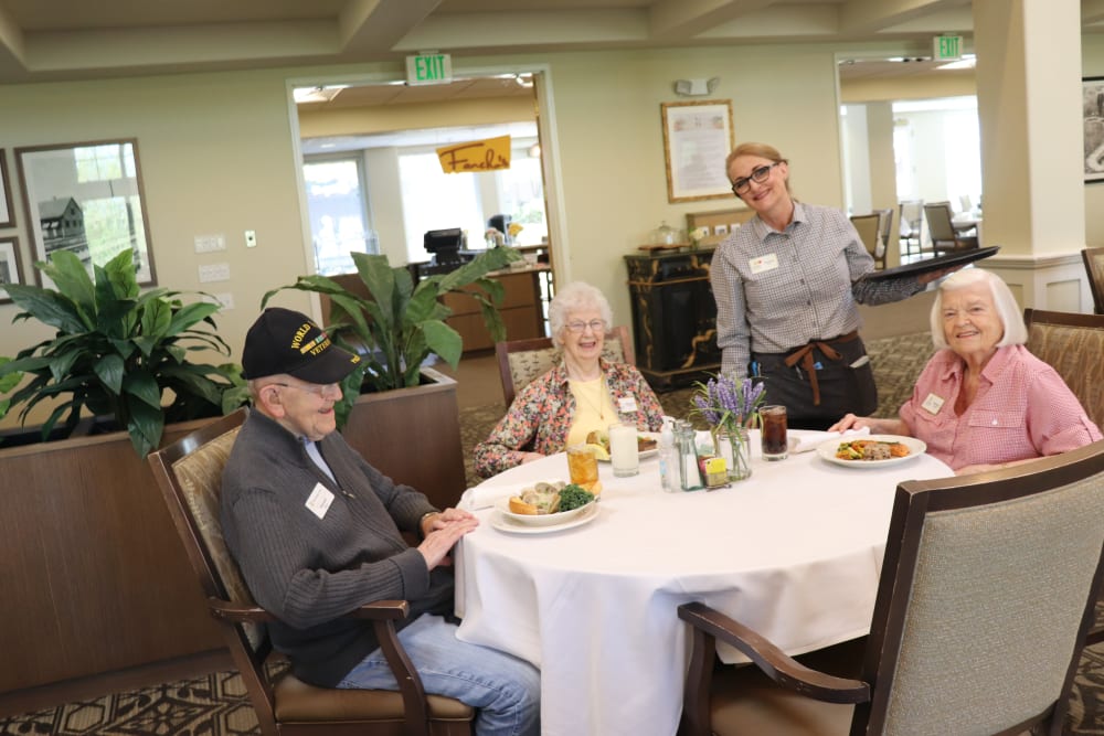 Residents dining at The Springs at Anna Maria in Medford, Oregon